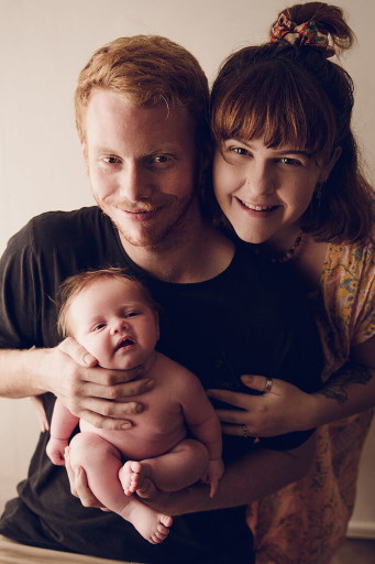 Family-portrait-with-a-newborn-by-Lifetime-Stories-Photography