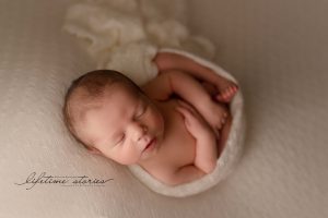 Newborn Photography by Lifetime Stories photography using the beanbag