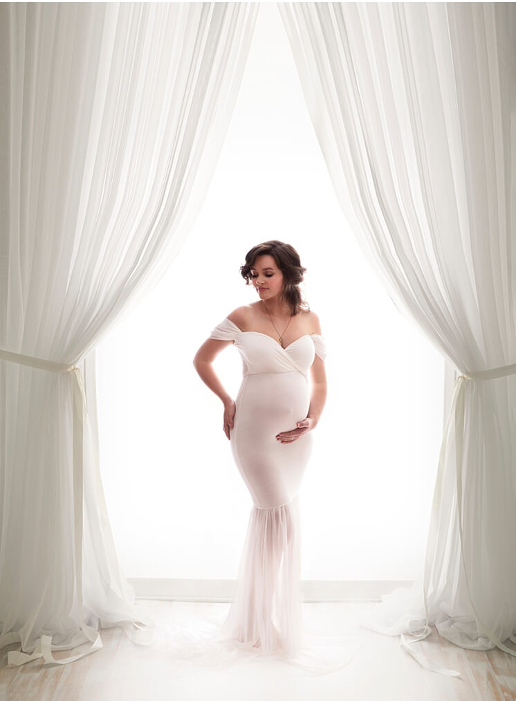 Backlight image of a pregnant mum by Victoria Burcusel Lifetime stories Photography 